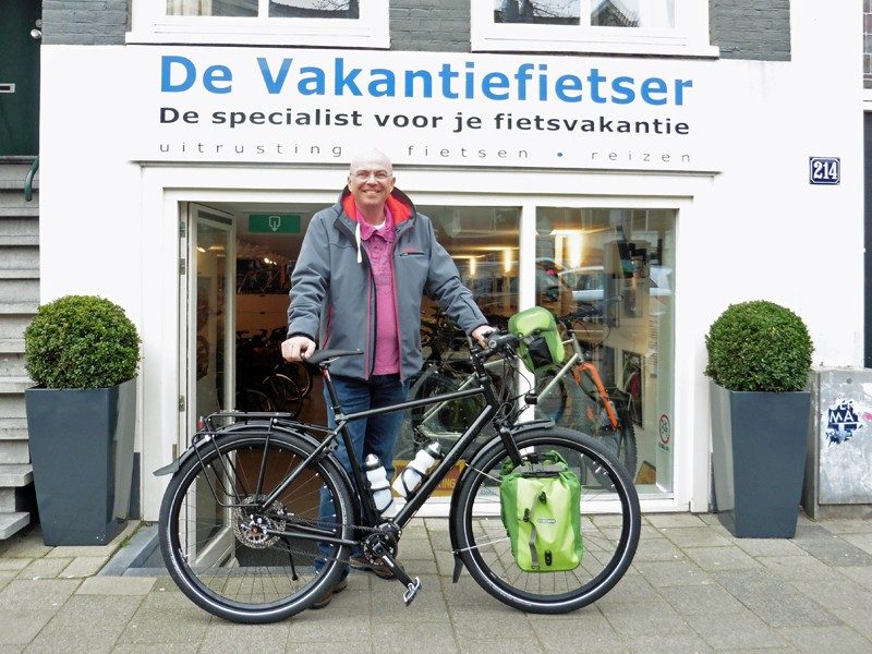 Andre met z’n Idworx oPinion met mooie felgroene fietstassen.