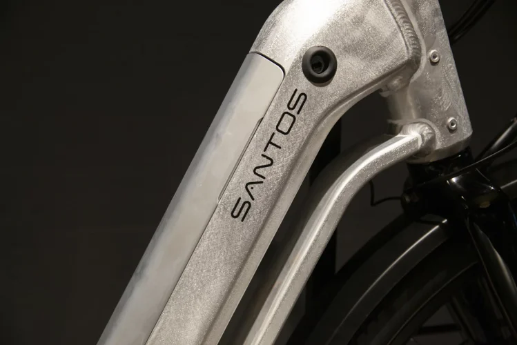 accu-verborgen-in-het-frame