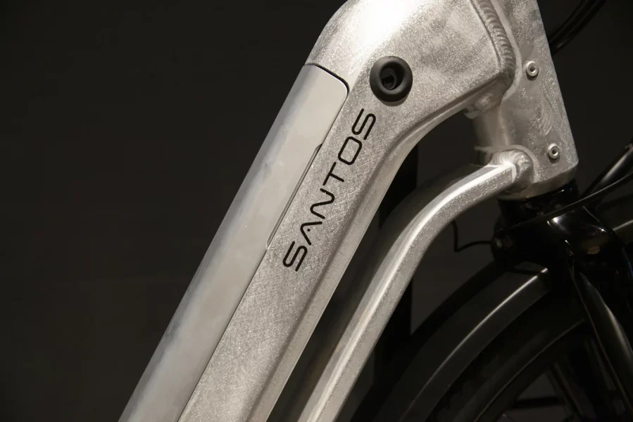 accu-verborgen-in-het-frame