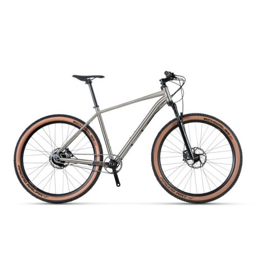 Dit is het nieuwste model. Ons afgeprijsd showroomodel heeft een vaste DD voorvorkk