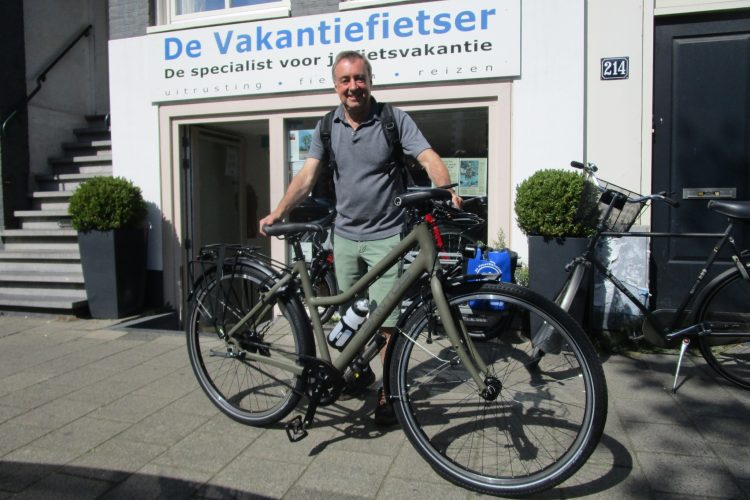 Merrick has opted for a Santos Travel Lite, a bike that is specifically suited to travelling with a Rohloff hub and a belt drive. Moreover, this bike has the best rim brake system in the world, the FIRM tech system. Merrick, I hope you enjoy your new bike!