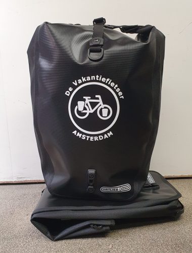 zwarte-ortlieb-vakantiefietser-back-roller1-scaled