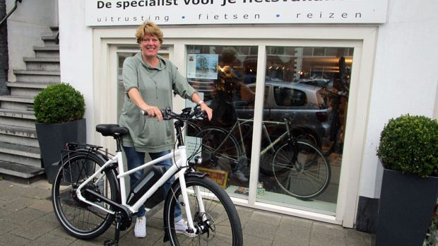 In juli kon Judith haar gloednieuwe idworx bij ons ophalen. Je kijkt naar een idworx oPinion-E, uitgevoerd in de kleur 'Polar White'. Een dijk van een fiets, met een Neodrives achterwiel motor. Daarmee kun je in de juiste omstandigheden een heel eind komen!