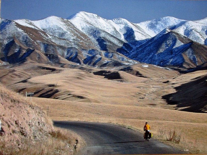 Ik kwam deze nog tegen toen ik aan het opruimen was. Jorma en Aziza hebben hun wereldreis gemaakt op een Santos Travelmaster 2.6. En ze waren erg blij met ons, want we hebben ze onderweg af en toe uit de brand moeten helpen.