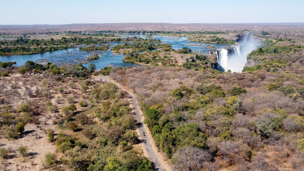 Fietsen in Zimbabwe bij de Victoria watervallen