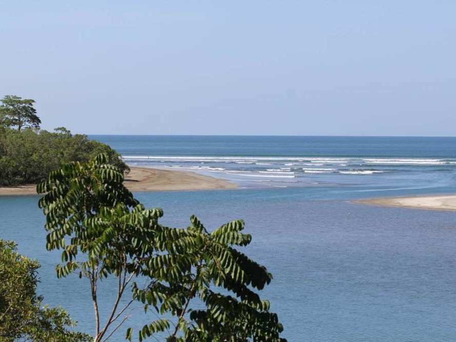 Strand en zee op Costa Rica